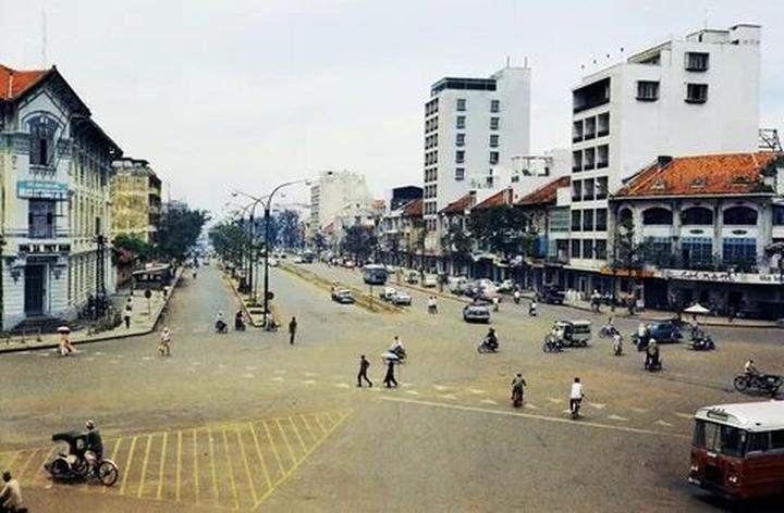 Hotspot Matrix: Biến 3 kiểu giày