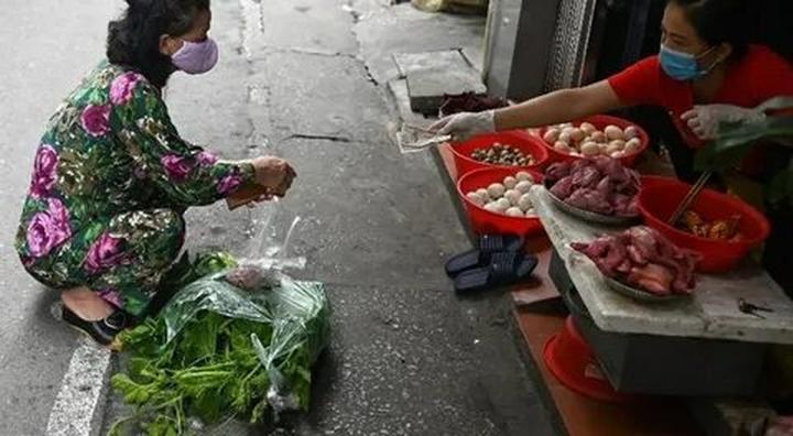 Áo sơ mi cổ bèo: Áo sơ mi cổ bèo là một trong những lỗi thời trong thời trang mà