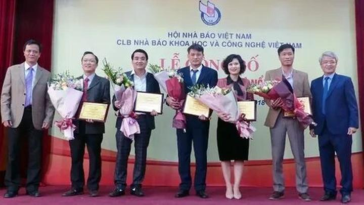 Từ